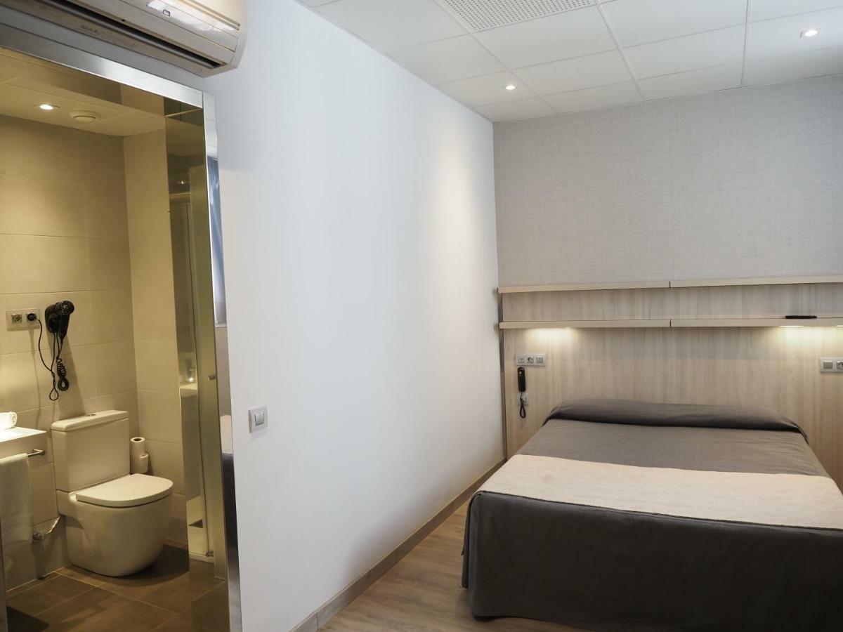 Hostal Benidorm Barcelona Buitenkant foto