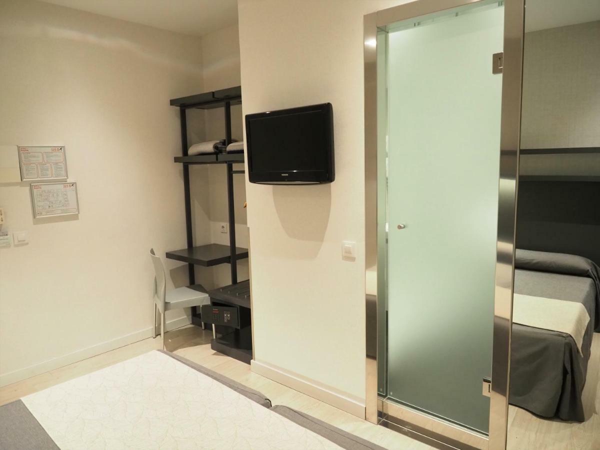 Hostal Benidorm Barcelona Buitenkant foto